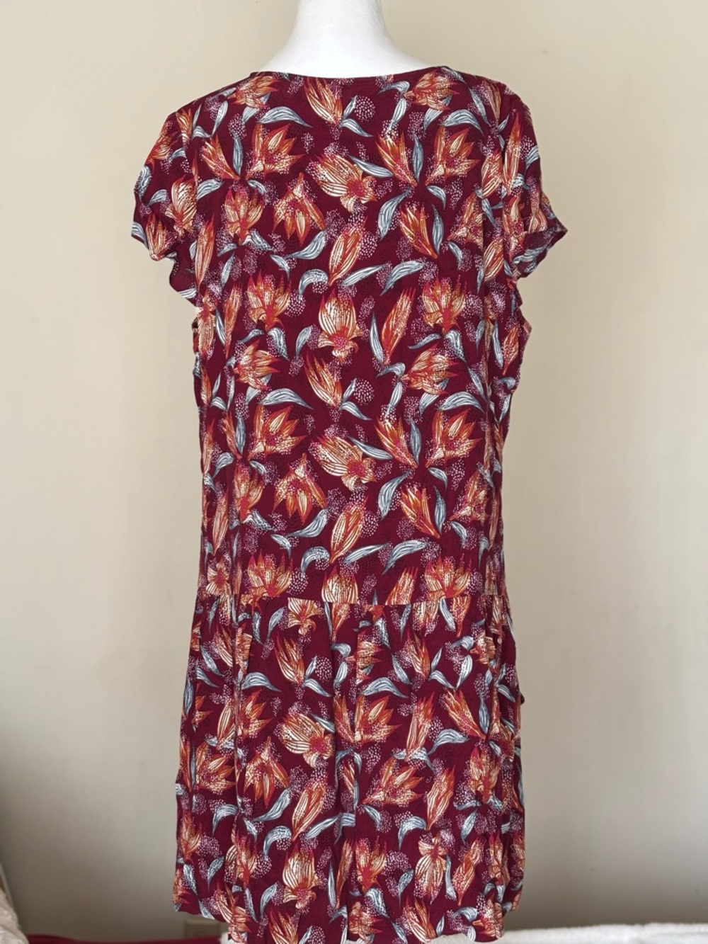 Garnet Hill Burgundy V‑Neck Short Sleeve Floral Mini Dress - Picture 3 of 14